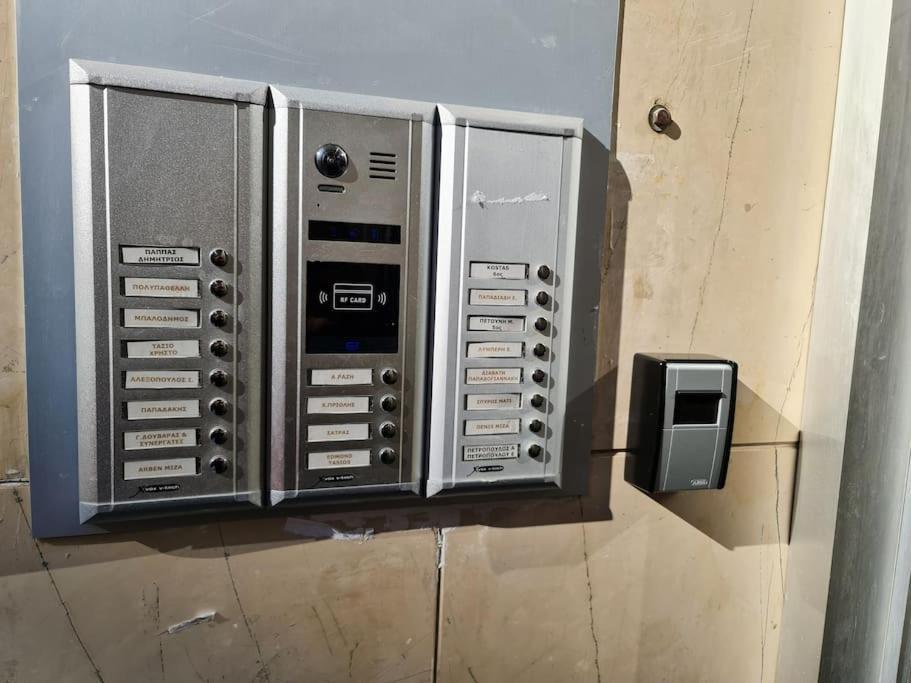 Καλινοβου 1 Κευελπιδων Πεδιον Αρεωσ Apartment Athens Luaran gambar